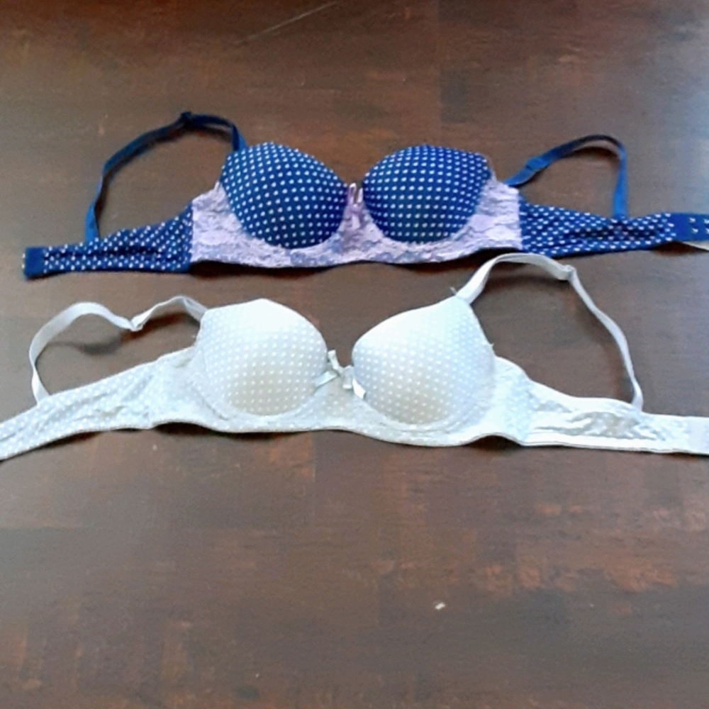 2 lace bras